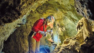 Wnętrze odkrytej kopalni srebra w Srebrnej Górze