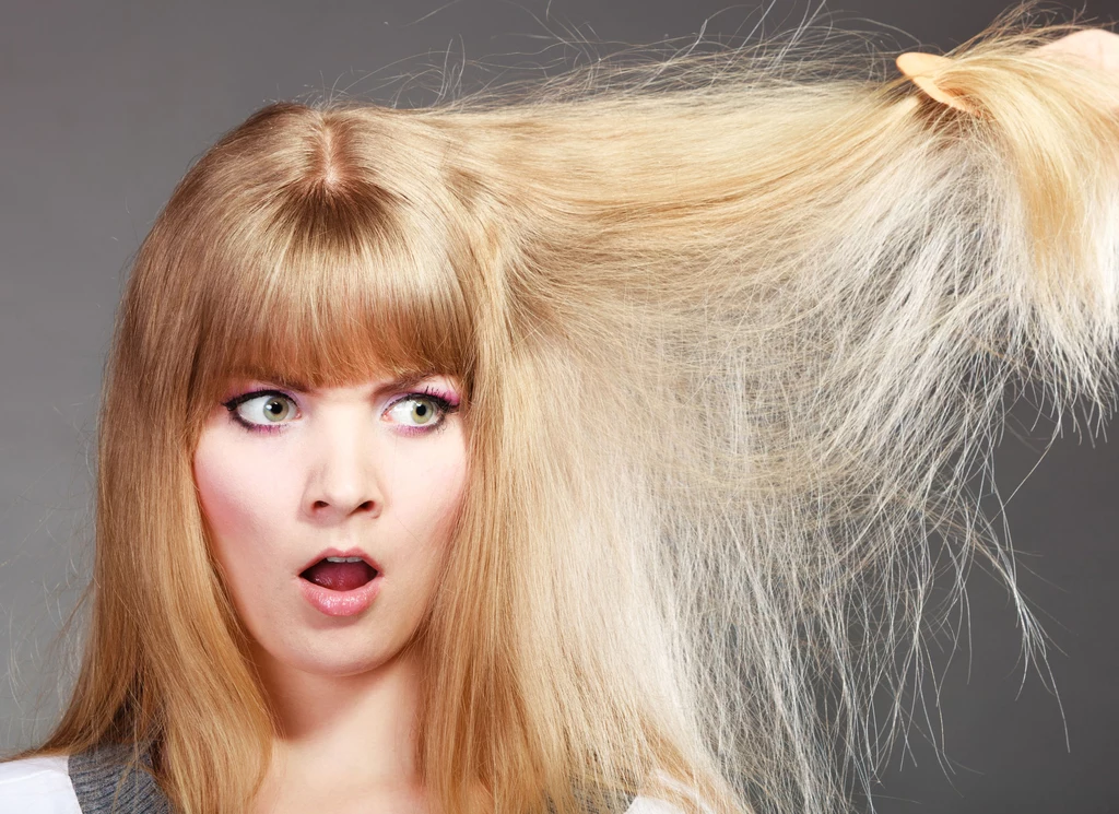Te 7 nawyków to prosta droga do zniszczonych włosów
