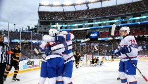 Hokeiści Montreal Canadiens cieszą się po golu na 2-0.