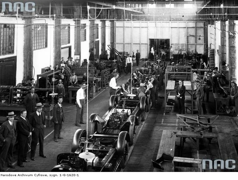 Fabryka samochodów "General Motors" w Warszawie - widok ogólny hali produkcyjnej Fabryka samochodów "General Motors" w Warszawie - widok ogólny hali produkcyjnej