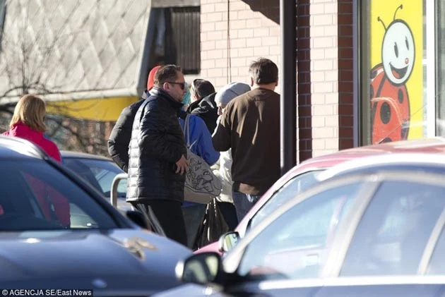 Kamil Durczok na zakupach w dyskoncie