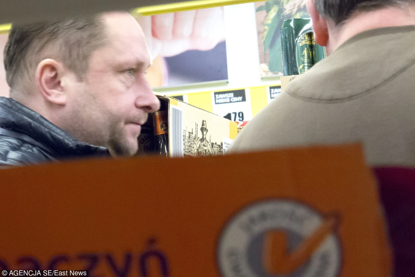 Kamil Durczok na zakupach w dyskoncie