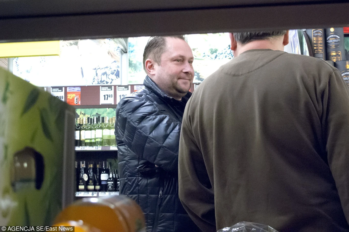 Kamil Durczok na zakupach w dyskoncie