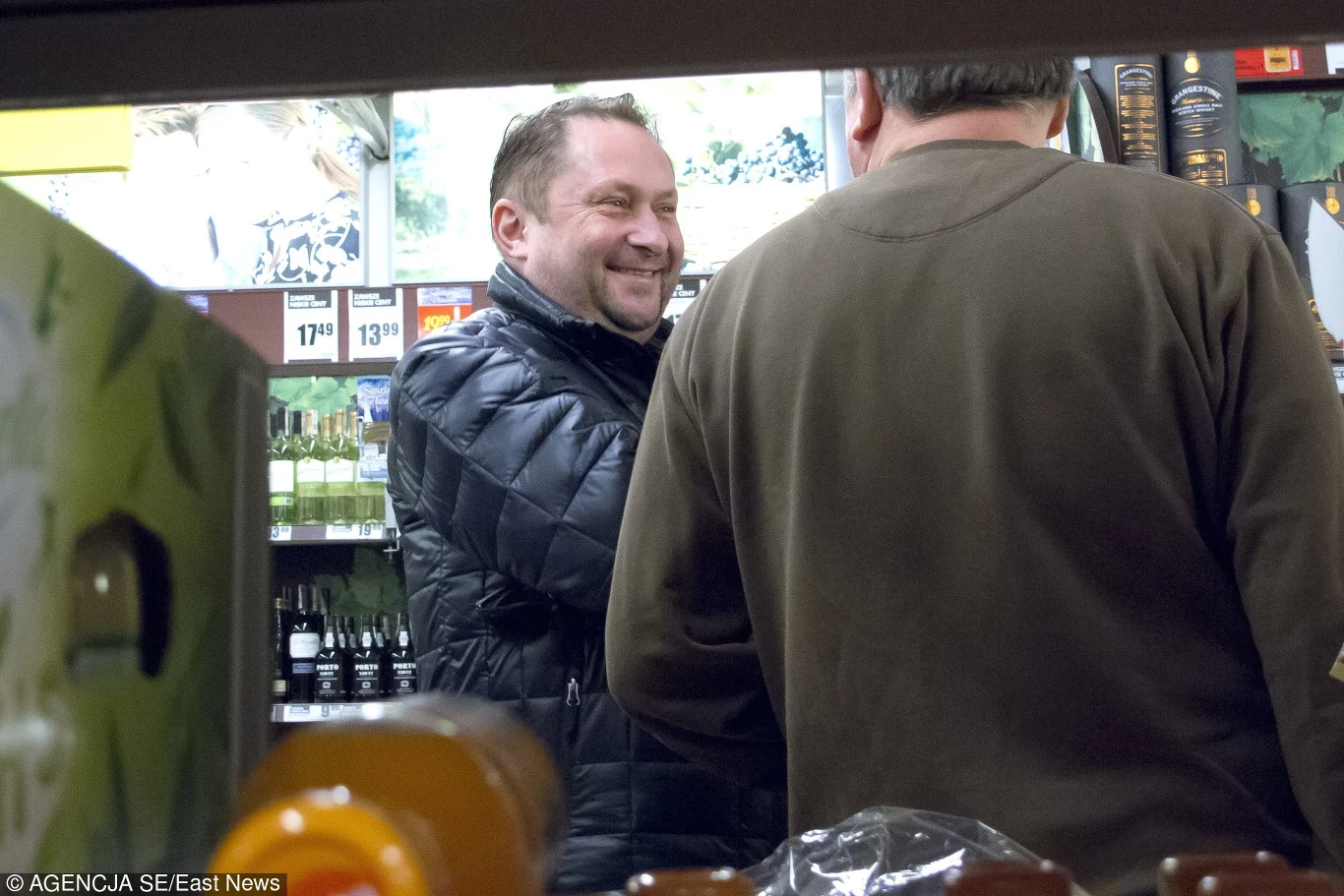 Kamil Durczok na zakupach w dyskoncie