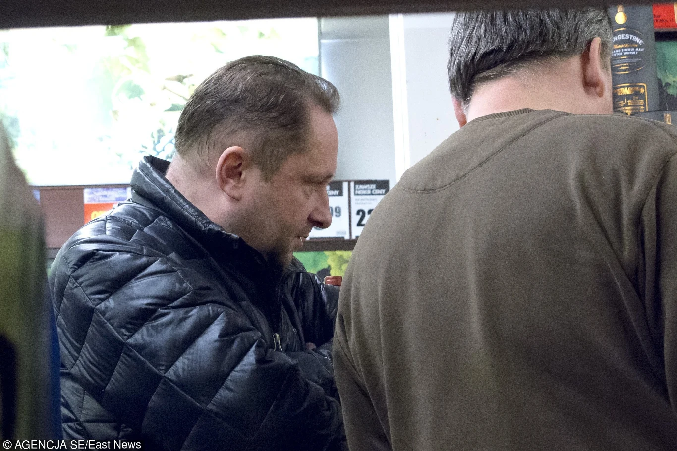 Kamil Durczok na zakupach w dyskoncie