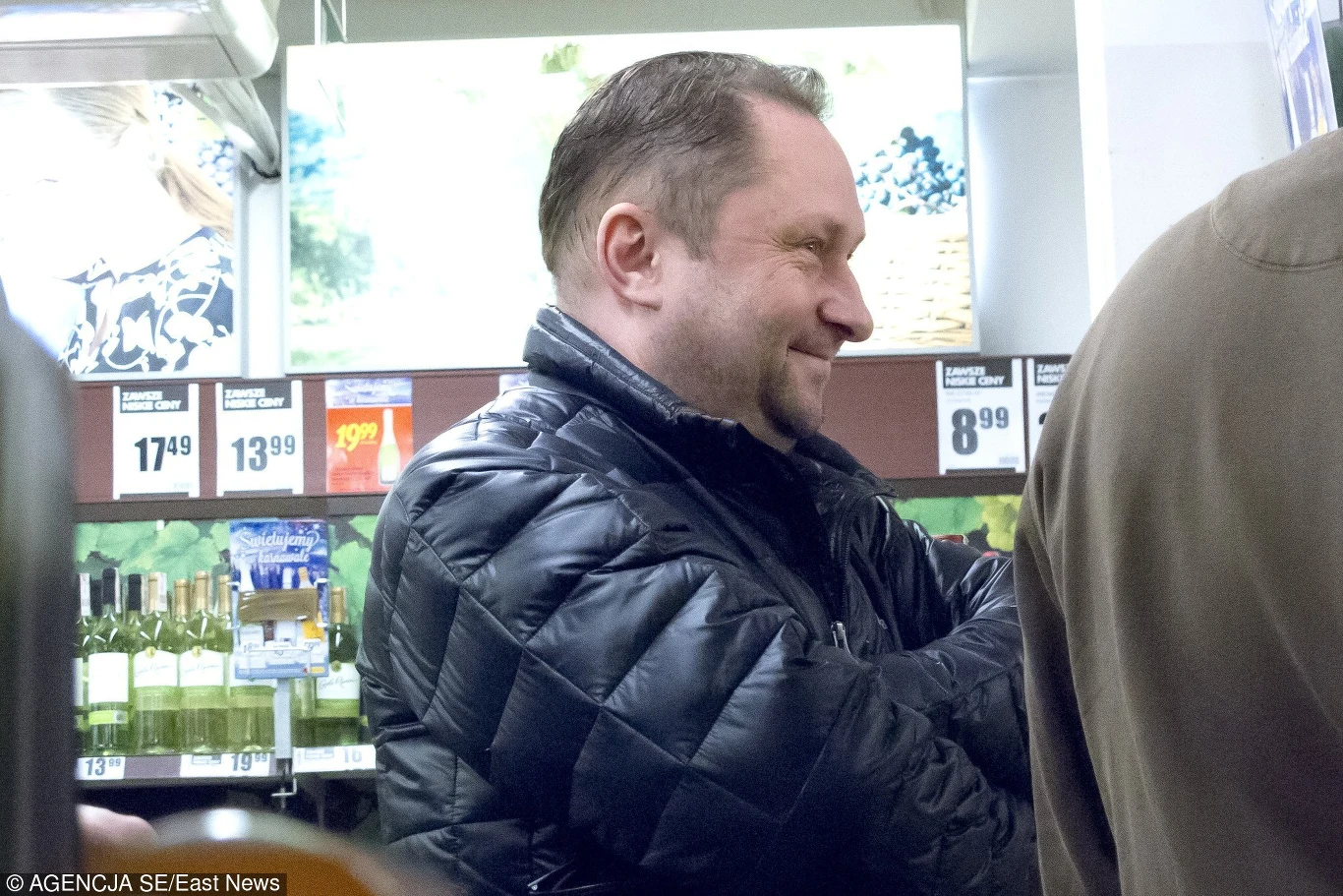 Kamil Durczok na zakupach w dyskoncie