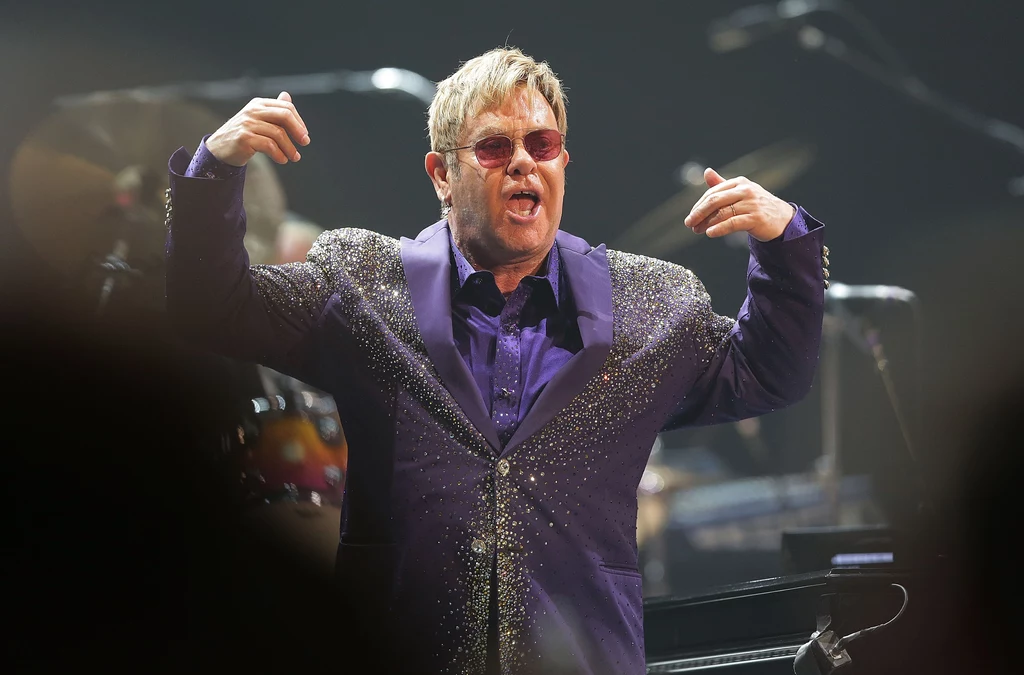 Elton John zaskoczył wyrazem twarzy na zdjęciu