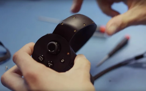 Oculus Touch - fragment prezentacji kontrolera. Źródło: youtube.com /kanał: Oculus Oculus Touch - fragment prezentacji kontrolera. Źródło: youtube.com /kanał: Oculus