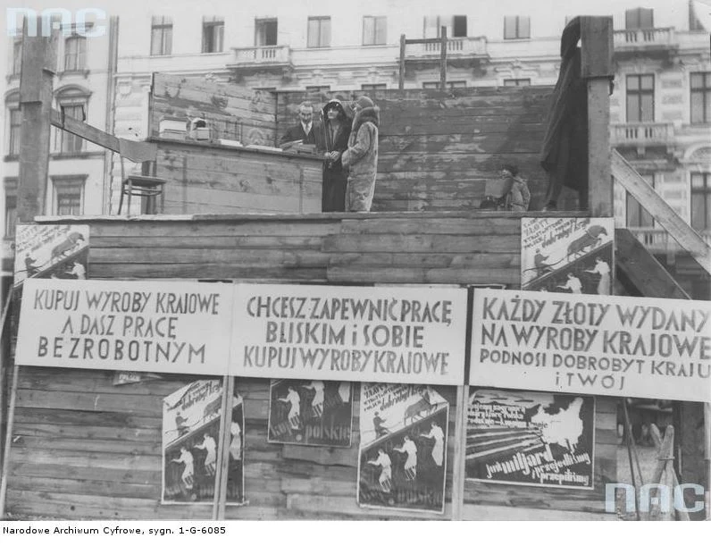 Plakaty w Warszawie propagujące kupowanie wyrobów krajowych Plakaty w Warszawie propagujące kupowanie wyrobów krajowych