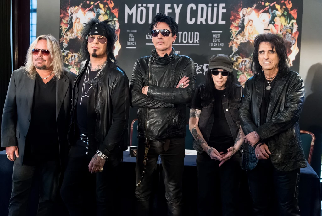 Motley Crue zakończyli działalnośc (na zdjęciu z Alice Cooperem)