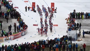 Narciarze na trasie biegu na 15 km