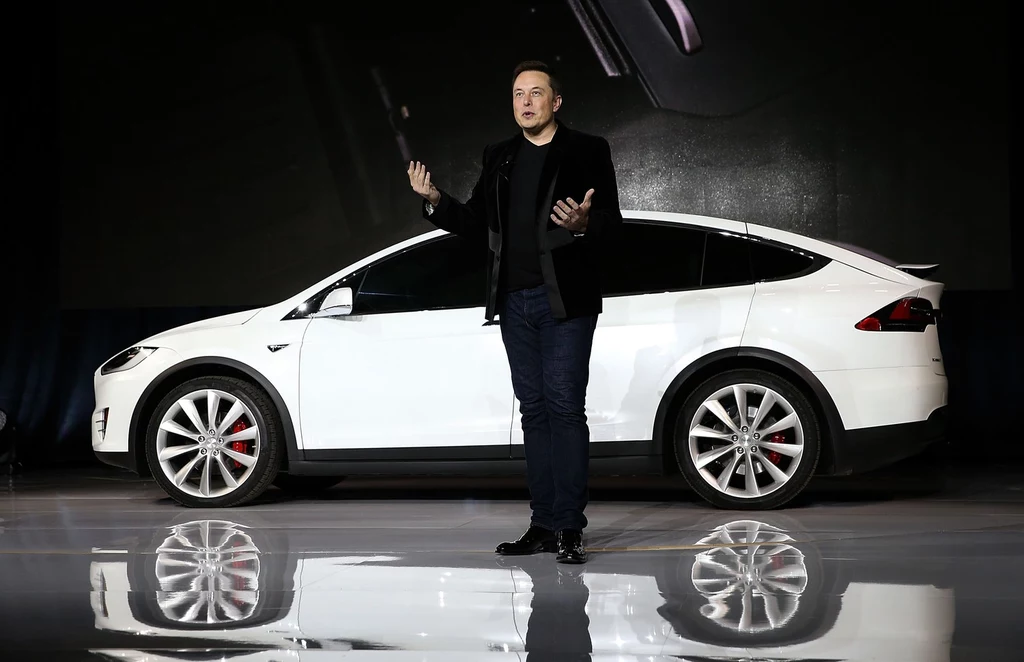 Musk prezentuje Teslę Model X