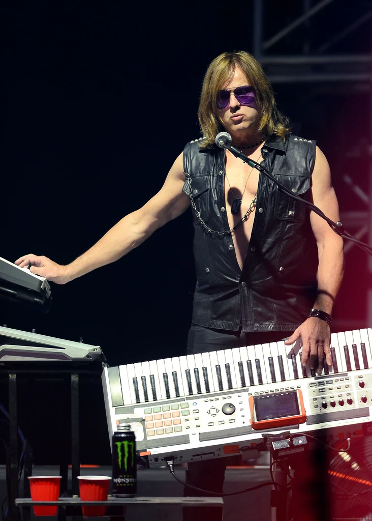 Chris Pitman w składzie Guns N'Roses w 2014 r.