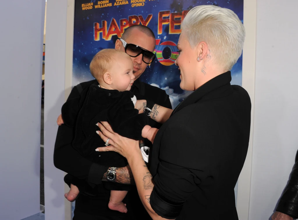 Pink z mężem i córeczką Pink z mężem i córeczką