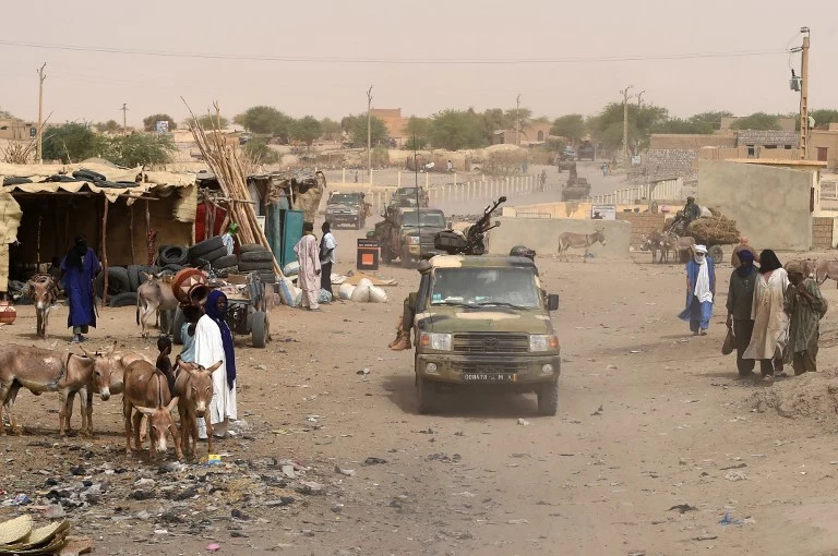 Patrol malijski na terenie Timbuktu Patrol malijski na terenie Timbuktu