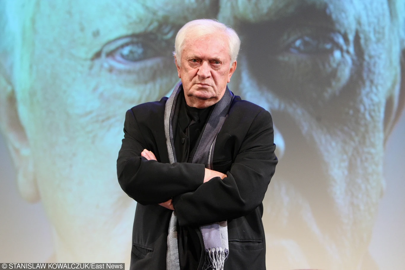 Marian Kociniak to jednak przede wszystkim aktor teatralny. Absolwent warszawskiej PWST (1959), uczeń Ludwika Sempolińskiego, od 1959 roku prawie bez przerwy występuje w macierzystym Teatrze Ateneum, gdzie pojawia się w najistotniejszych jego sztukach.

Występował również w wieczorach kabaretowych Wojciecha Młynarskiego. Grywał w telewizyjnych rewiach Olgi Lipińskiej.


 