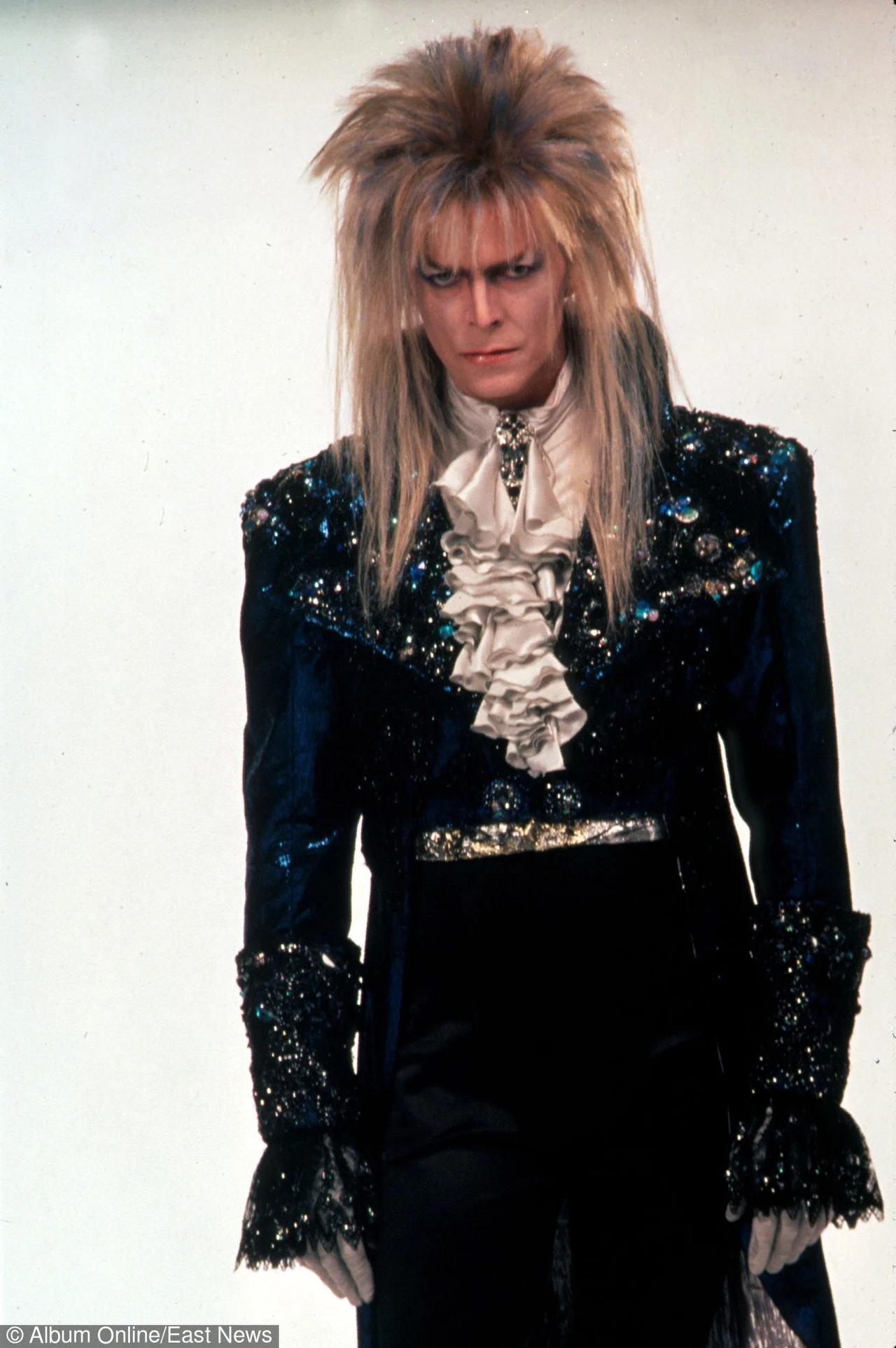 W 1986 roku Bowie pojawił się w filmie fantasy "Labirynt" w reżyserii twórcy "Muppetów" Jima Hensona. Gwiazdor nie tylko wcielił się w postać króla Goblinów - Jaretha, dodatkowo skomponował 5 piosenek na potrzeby produkcji.