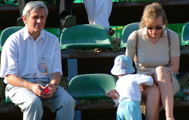 Jan Englert i Beata Ściabkówna z córeczką Jan Englert i Beata Ściabkówna z córeczką