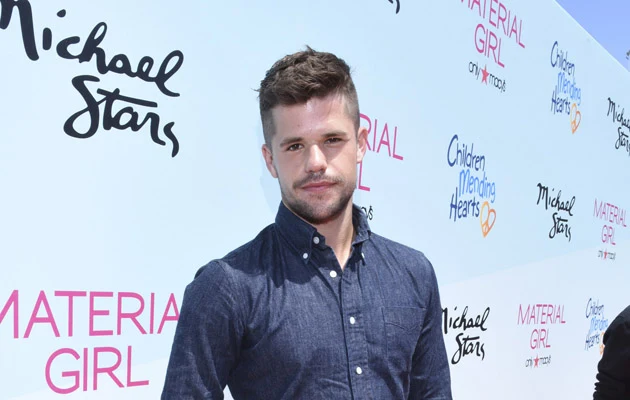 Charlie Carver jest gejem!