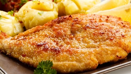 ​Zapomnij o mące i bułce tartej. To najlepsza panierka do schabowych