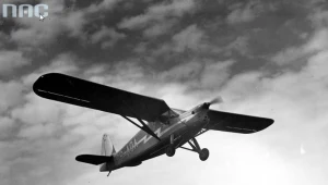 Sylwetka samolotu RWD-13 podczas lotu