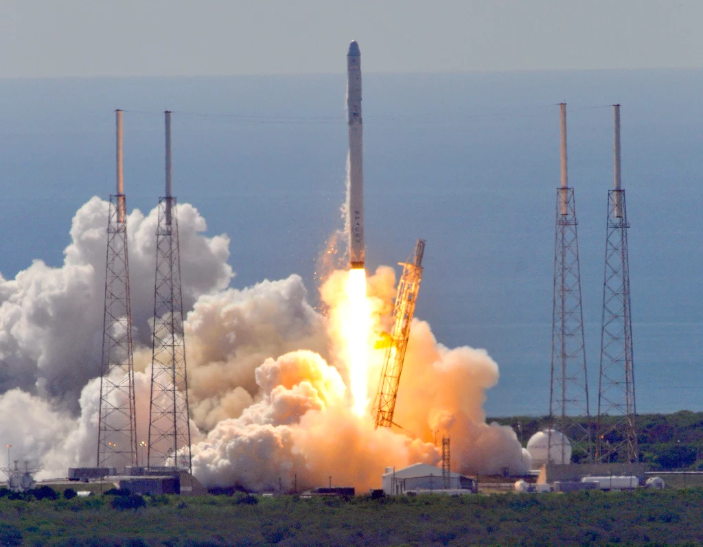 Sukces Falcon 9 oznacza początek epoki eksploracji kosmosu za którą odpowiedzialne będą prywatne firmy Sukces Falcon 9 oznacza początek epoki eksploracji kosmosu za którą odpowiedzialne będą prywatne firmy