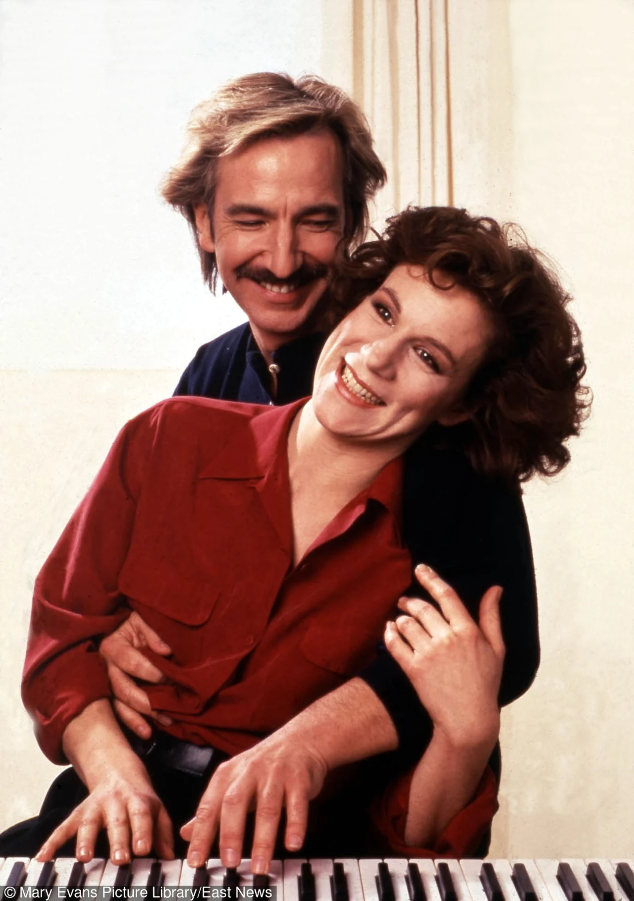 Alan Rickman w filmie "Głęboko, prawdziwie, do szaleństwa"