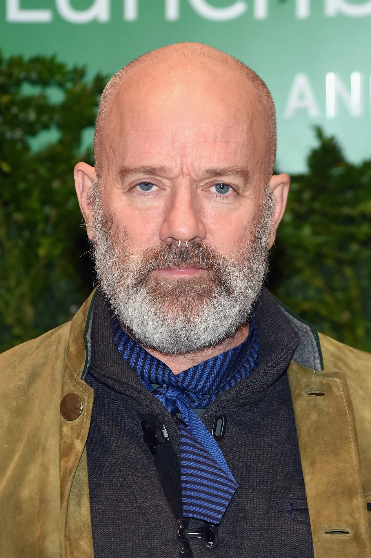 Michael Stipe zaśpiewa na koncercie pamięci Davida Bowiego Michael Stipe zaśpiewa na koncercie pamięci Davida Bowiego
