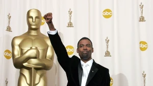 Chris Rock, poprawadzi oscarową gale w 2016. Tutaj na Oscarach w 2005. 