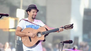 Jason Mraz odniósł obrażenia szyi