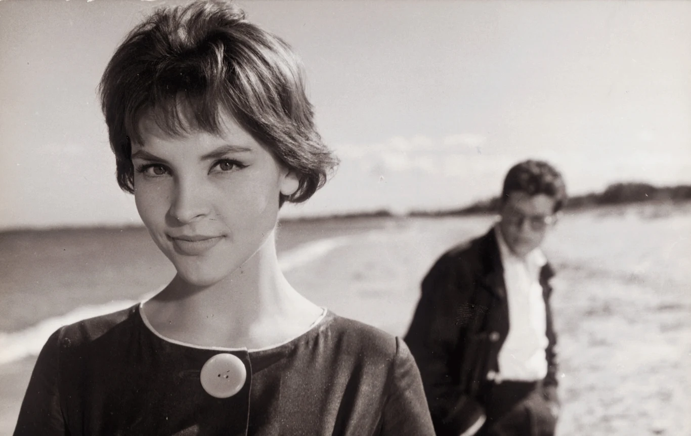 "Do widzenia, do jutra": Teresa Tuszyńska zawraca w głowie bohaterowi Zbigniewa Cybulskiego