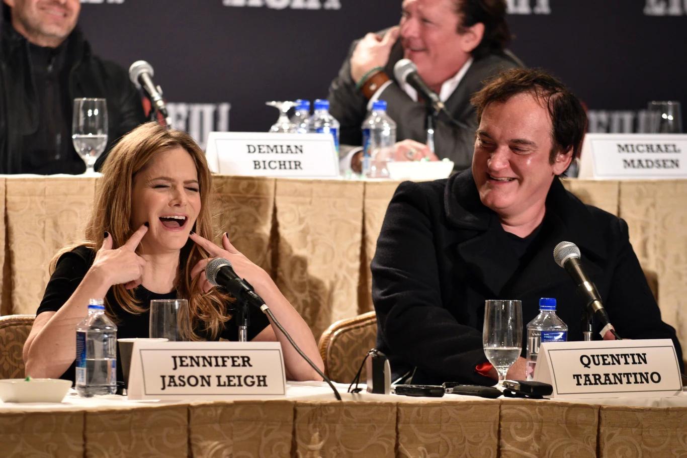 Jennifer Jason Leigh i Quentin Tarantino na konferencji prasowej "Nienawistnej ósemki" w Nowym Jorku, grudzień 2015