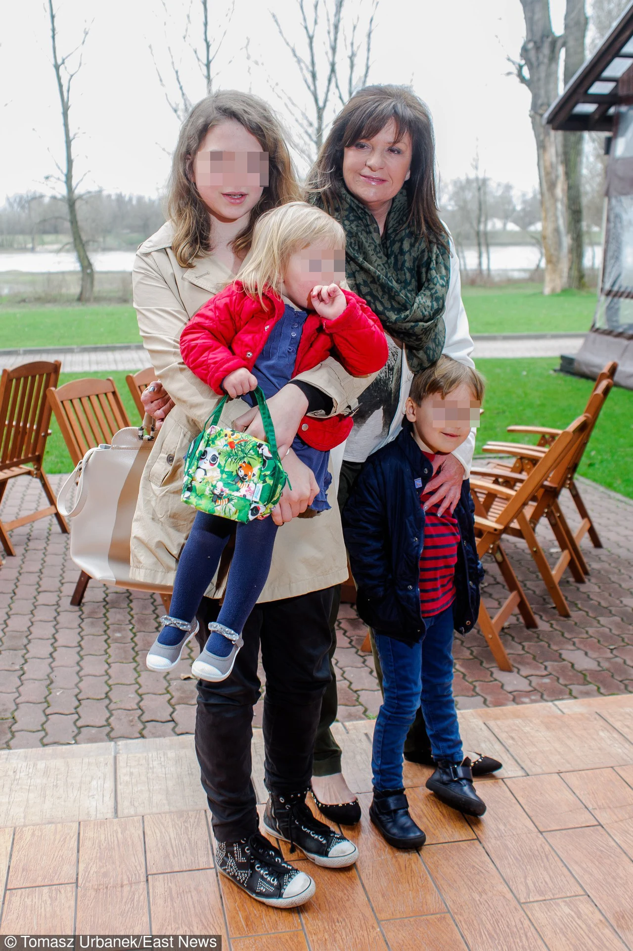 Zofia Czernicka z wnukami: Marią, Klarą i Albertem Zofia Czernicka z wnukami: Marią, Klarą i Albertem