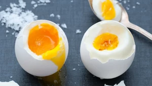 Jajka są zdrowe, ale nie wszystkie. Pamiętaj o tym podczas gotowania, a unikniesz problemów