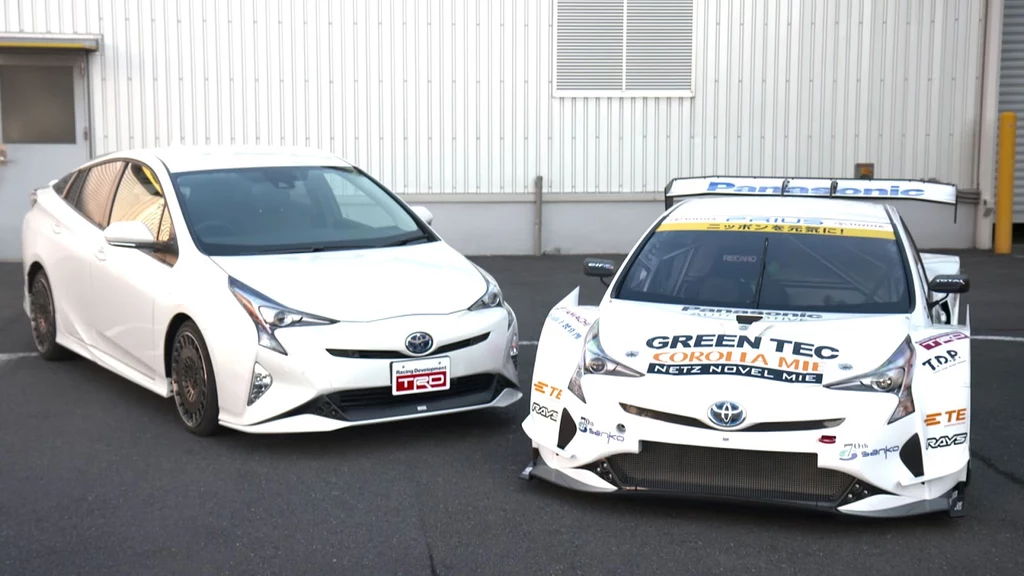 Toyota Prius i Toyota Prius GT300