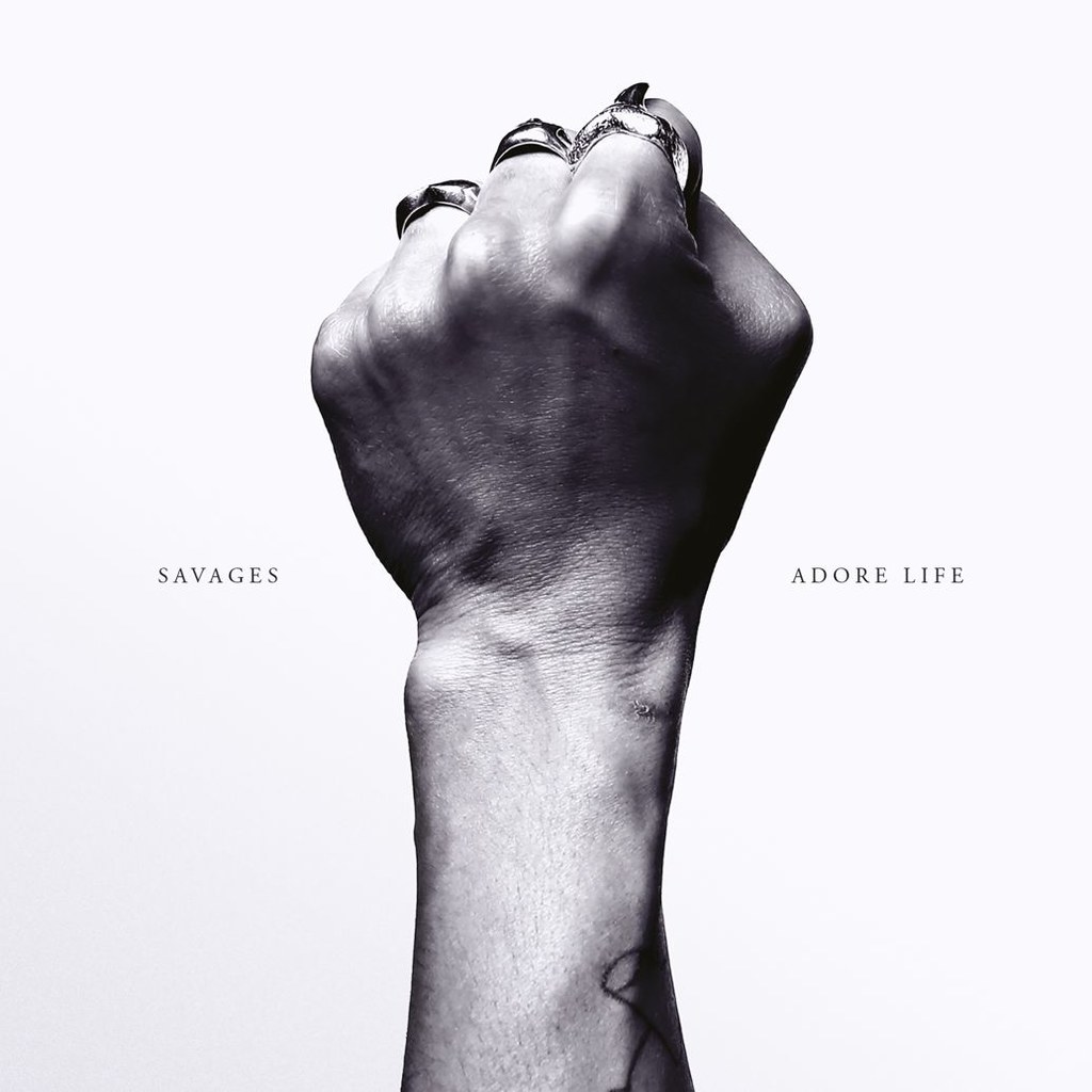 Okładka płyty Savages "Adore Life"