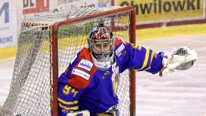 Bramkarz TatrySki Podhala Nowy Targ Ondrzej Raszka skapitulował trzy razy po strzałach z bliska.