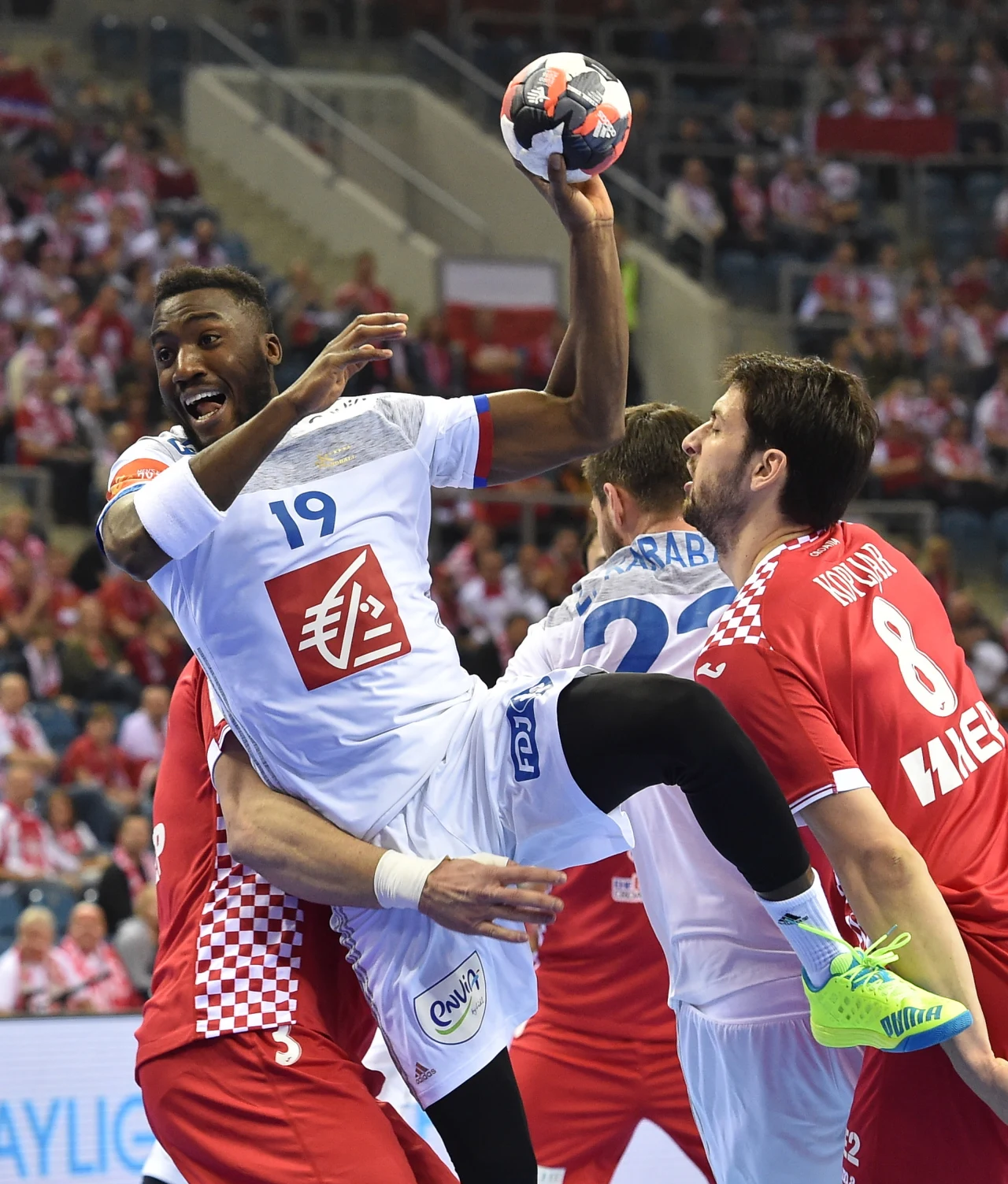 Luc Abalo gnębi defensywę Chorwacji.