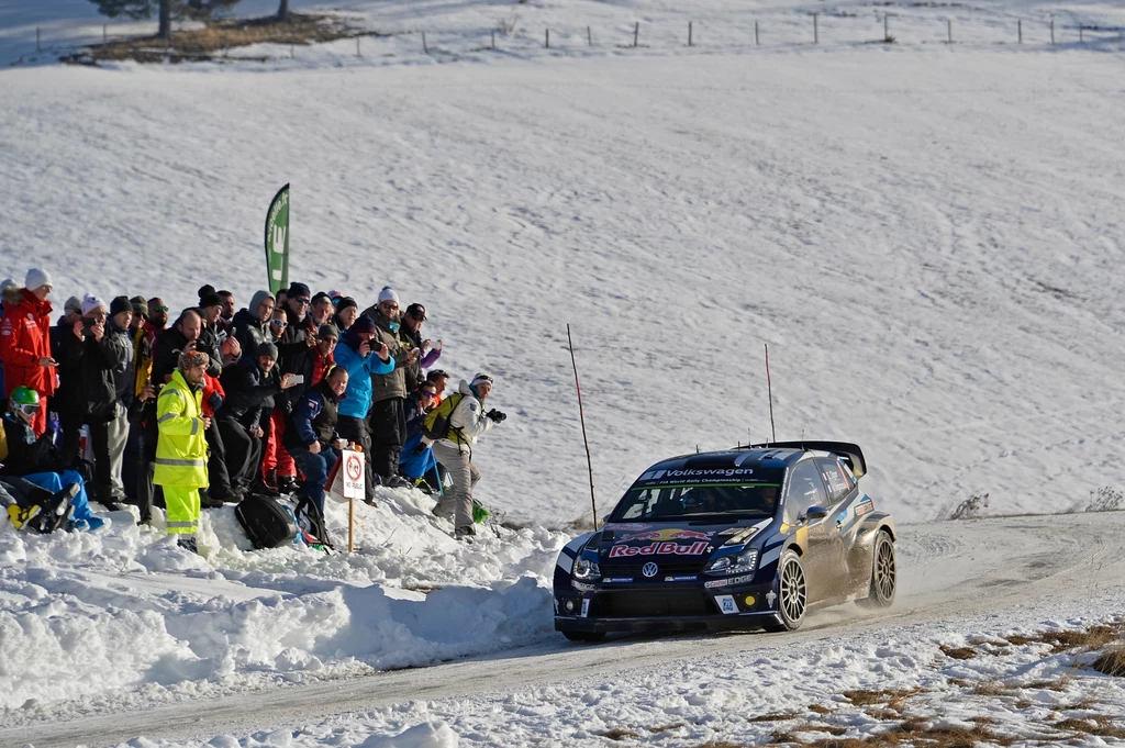 Załoga Sébastien Ogier/Julien Ingrassia  (Volkswagen Polo R) na trasie Rajdu Monte Carlo