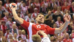 Michał Jurecki w meczu z Norwegią. Blokuje go Magnus Joendal.