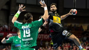Laszlo Nagy (numer 19) z reprezentacji Węgier i Jorge Maqueda (z piłką) z reprezentacji Hiszpanii