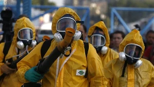 Służby dezynfekujące Rio de Janerio w związku z rozprzestrzenianiem się wirusa Zika