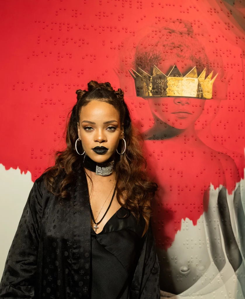 Rihanna obok zdjęcia, które ozdobiło okładkę płyty "Anti"