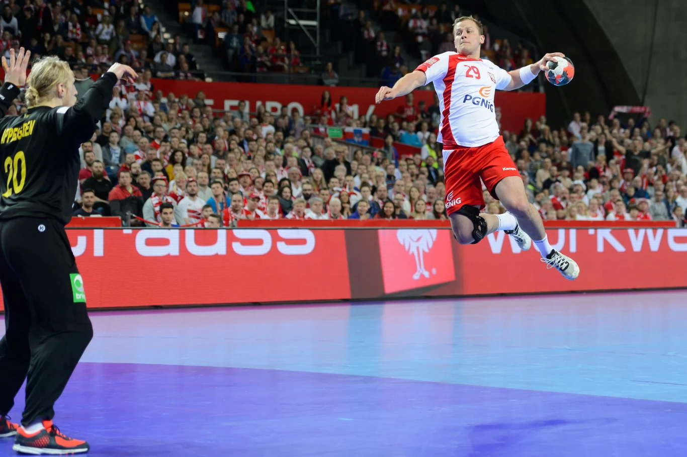 Polscy piłkarze ręczni pokonali we Wrocławiu 26-24 Szwecję i zajęli siódme miejsce w mistrzostwach Europy Polscy piłkarze ręczni pokonali we Wrocławiu 26-24 Szwecję i zajęli siódme miejsce w mistrzostwach Europy