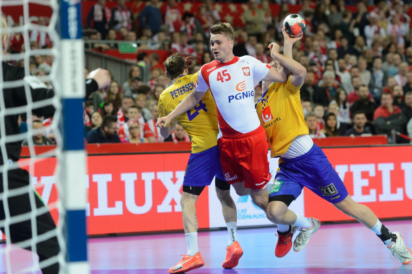 Polscy piłkarze ręczni pokonali we Wrocławiu 26-24 Szwecję i zajęli siódme miejsce w mistrzostwach Europy Polscy piłkarze ręczni pokonali we Wrocławiu 26-24 Szwecję i zajęli siódme miejsce w mistrzostwach Europy