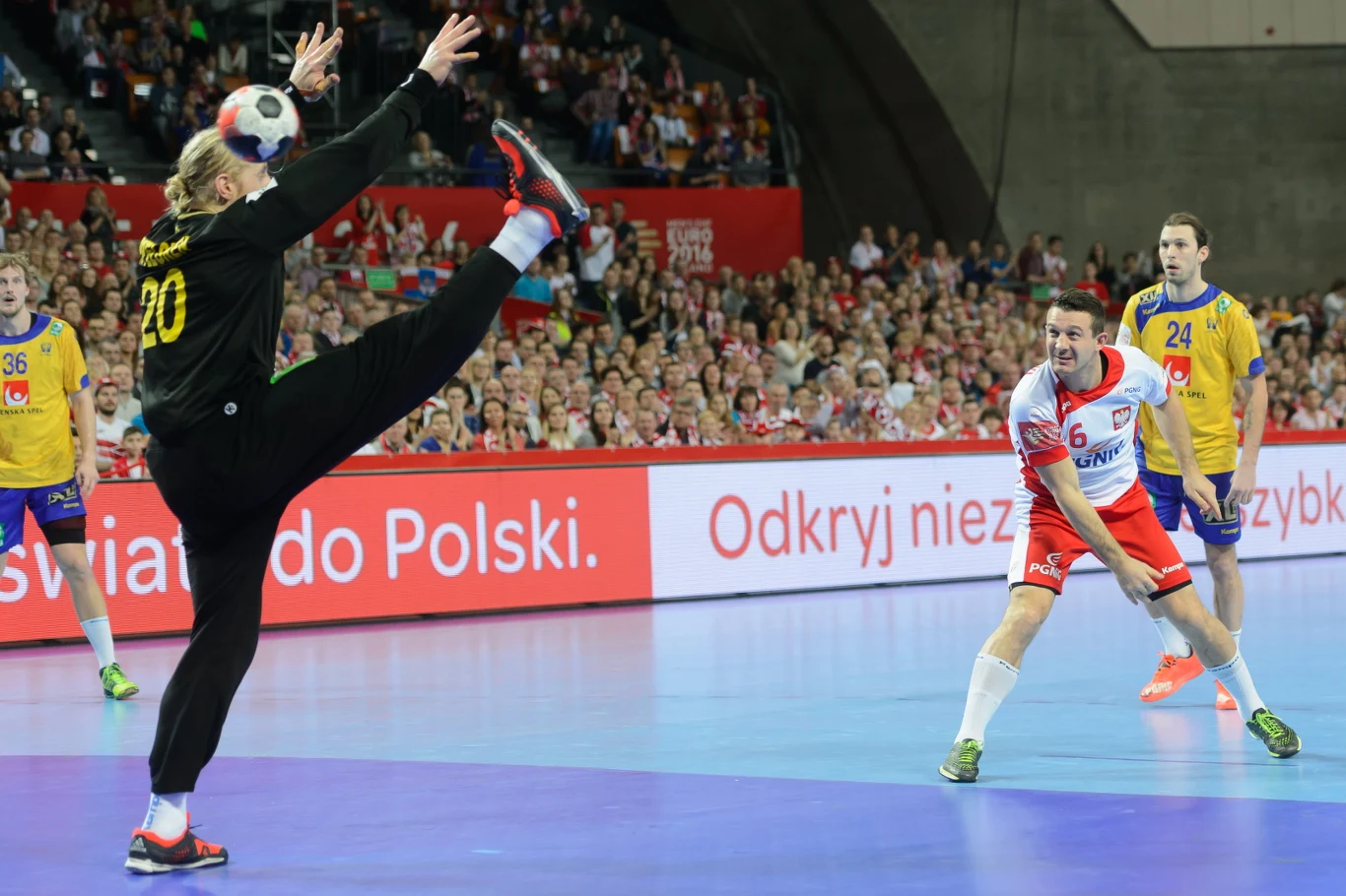 Polscy piłkarze ręczni pokonali we Wrocławiu 26-24 Szwecję i zajęli siódme miejsce w mistrzostwach Europy Polscy piłkarze ręczni pokonali we Wrocławiu 26-24 Szwecję i zajęli siódme miejsce w mistrzostwach Europy