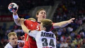 Sander Sagosen faulowany przez Runego Dahmke