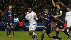 Marquinhos (z prawej) podczas meczu Ligue 1