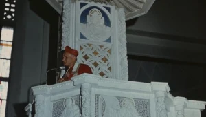 Kardynał Karol Wojtyła na ambonie podczas wygłaszania kazania