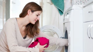 Zapomnij o elektyzujących się ubraniach. Wystarczy, że wrzucisz do suszarki 1 kulkę